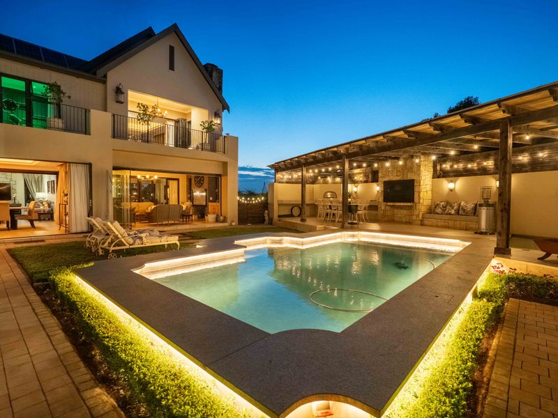 Iconic Living Demands the Very Best - Photo 3