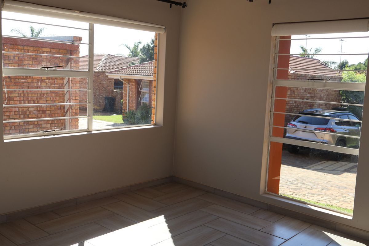 Modern Townhouse to Let - Photo 5