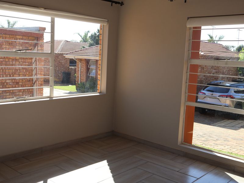 Modern Townhouse to Let - Photo 5