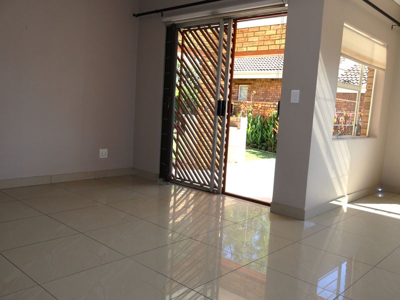 Modern Townhouse to Let - Photo 8