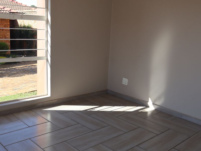 Modern Townhouse to Let - Photo 7