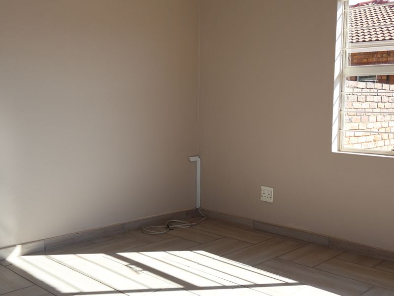 Modern Townhouse to Let - Photo 6