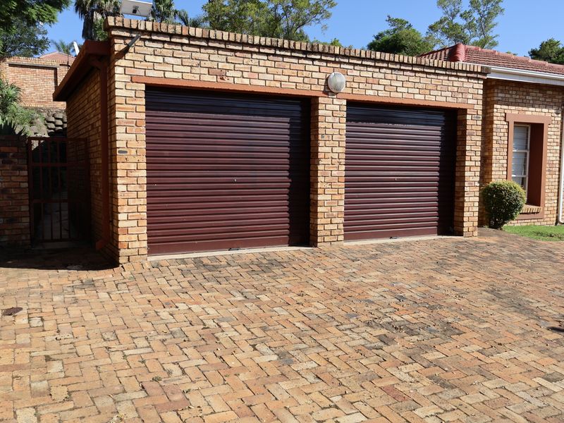 Modern Townhouse to Let - Photo 3