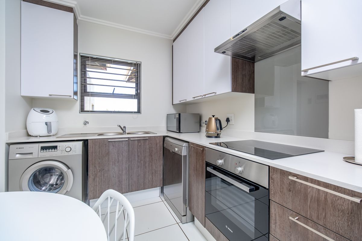 Move-In Ready, Modern, and Perfectly Positioned - Photo 3