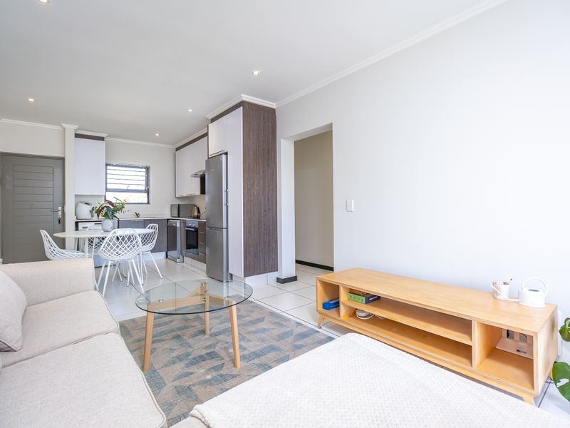 Move-In Ready, Modern, and Perfectly Positioned - Photo 10