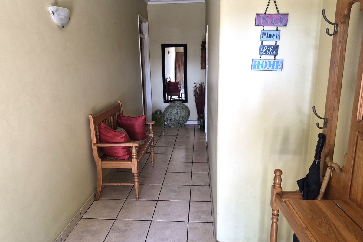 A home with two flatlets in Scottsville close to DUT - Photo 2