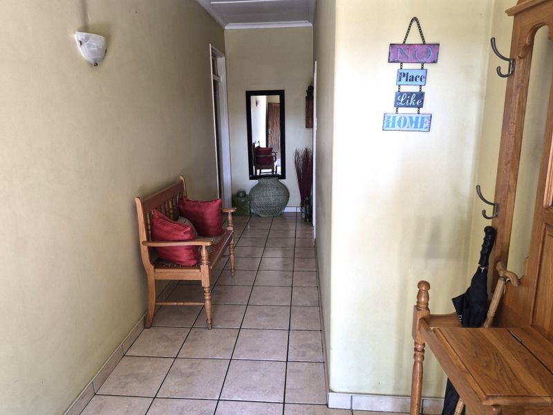 A home with two flatlets in Scottsville close to DUT - Photo 2