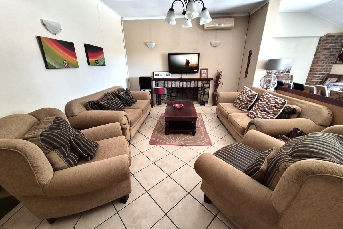 A home with two flatlets in Scottsville close to DUT - Photo 3