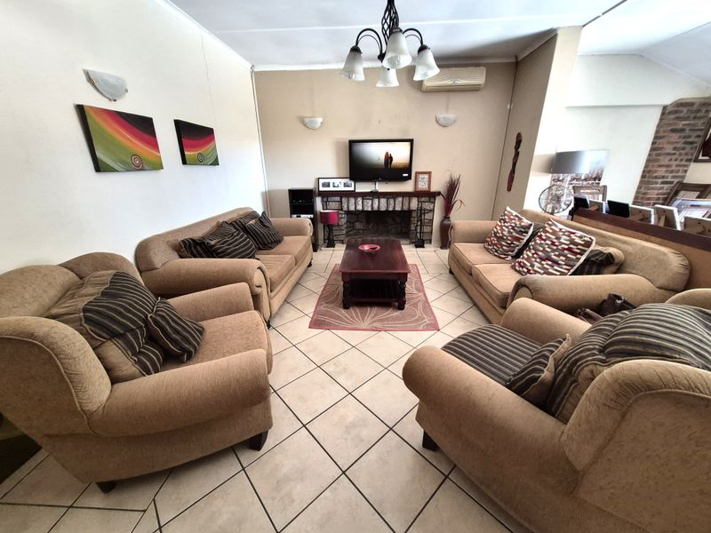 A home with two flatlets in Scottsville close to DUT - Photo 3