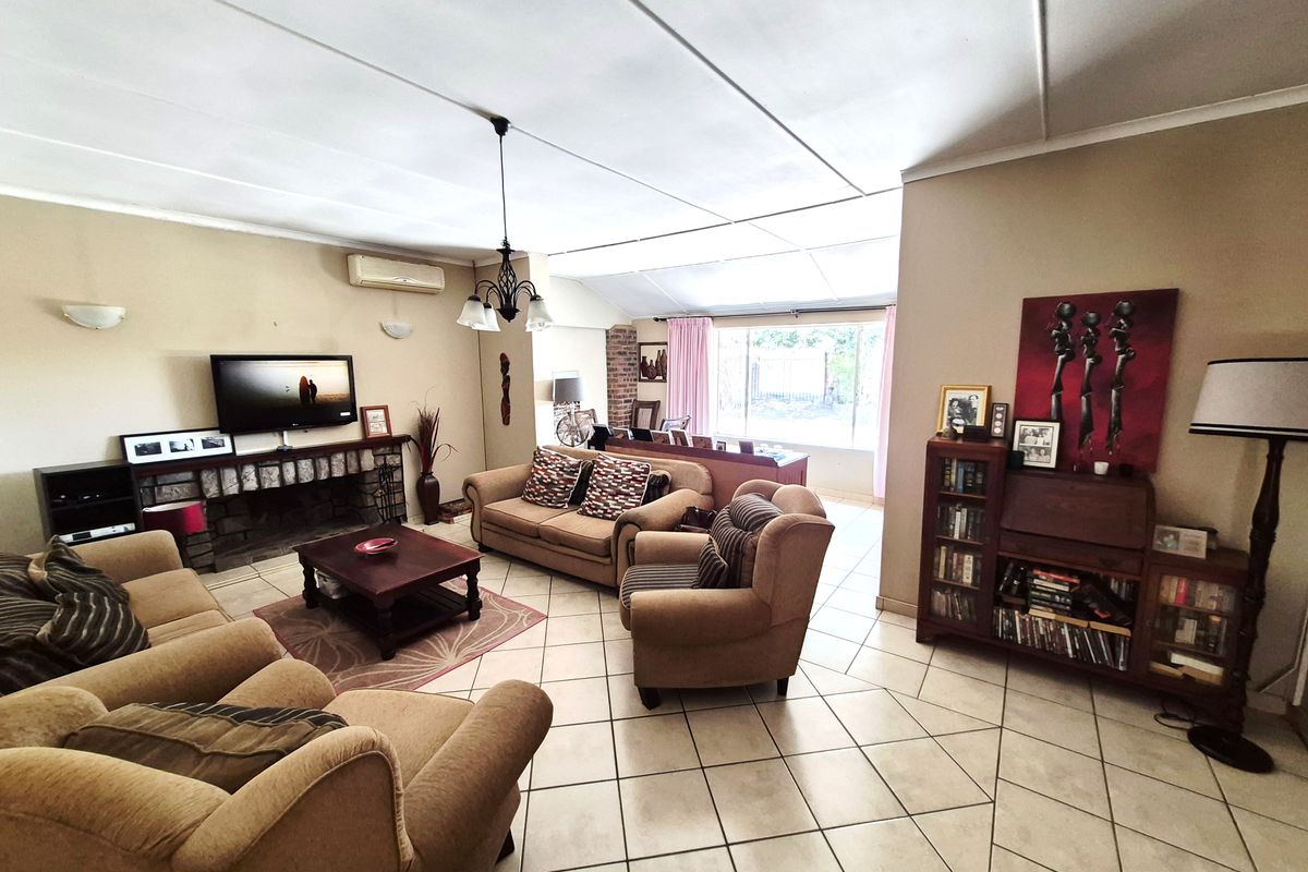 A home with two flatlets in Scottsville close to DUT - Photo 4