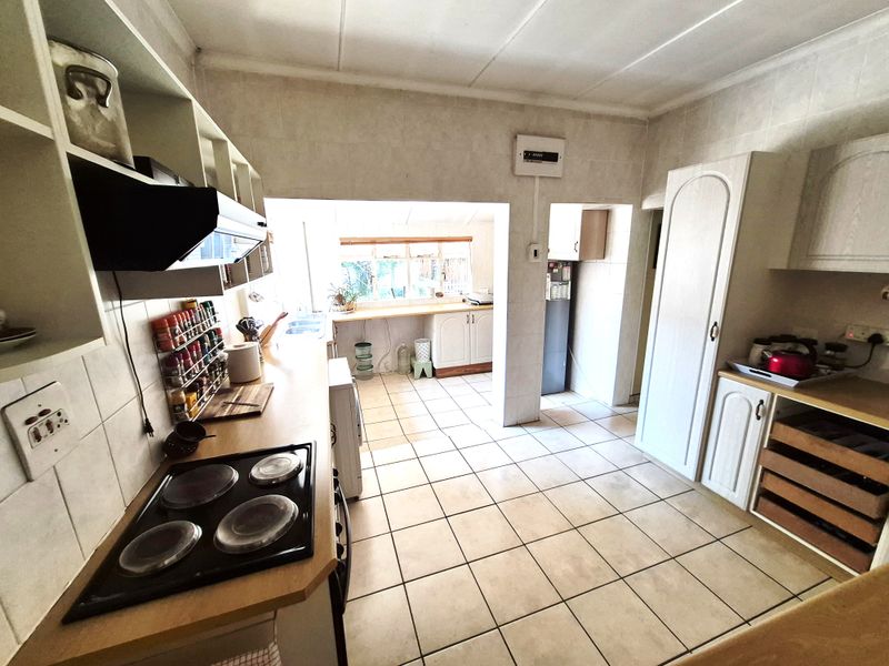 A home with two flatlets in Scottsville close to DUT - Photo 9