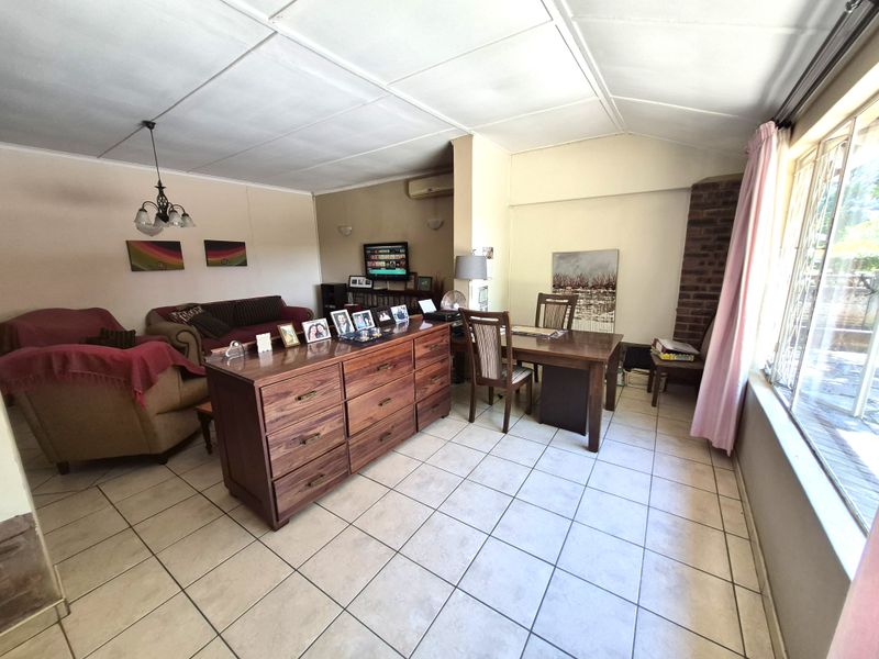 A home with two flatlets in Scottsville close to DUT - Photo 6