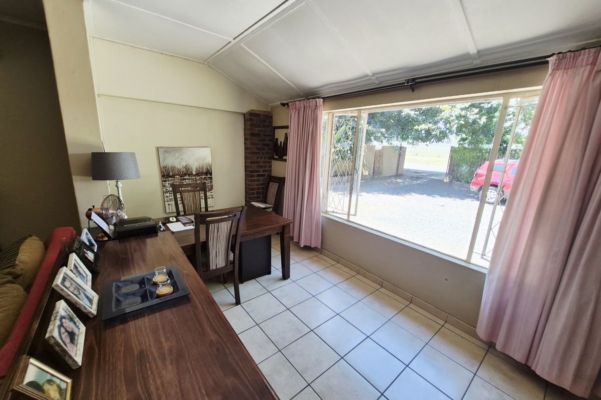 A home with two flatlets in Scottsville close to DUT - Photo 5