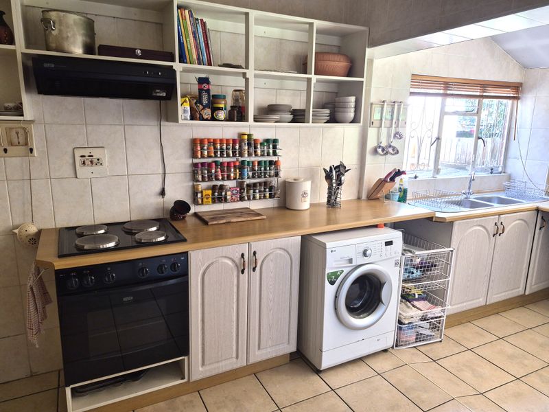 A home with two flatlets in Scottsville close to DUT - Photo 7