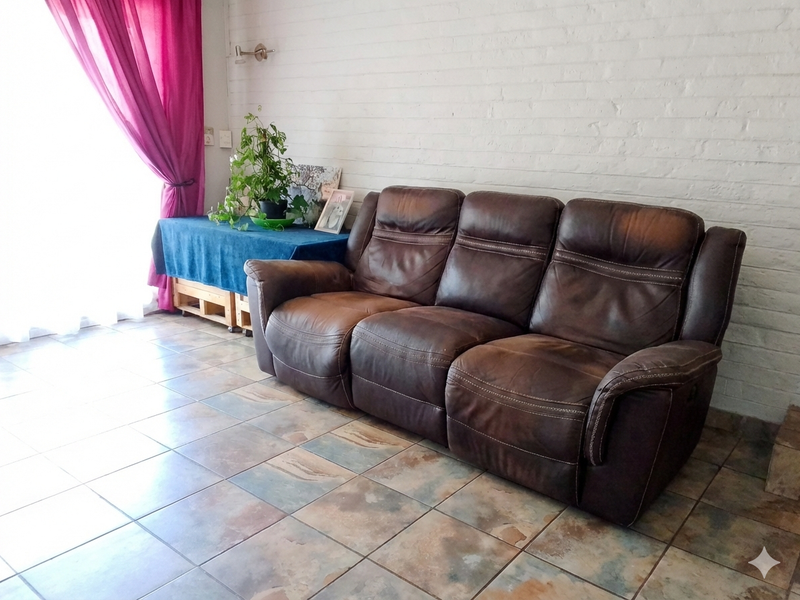 Exceptional Family Home with Income-Generating Flatlet - Photo 2