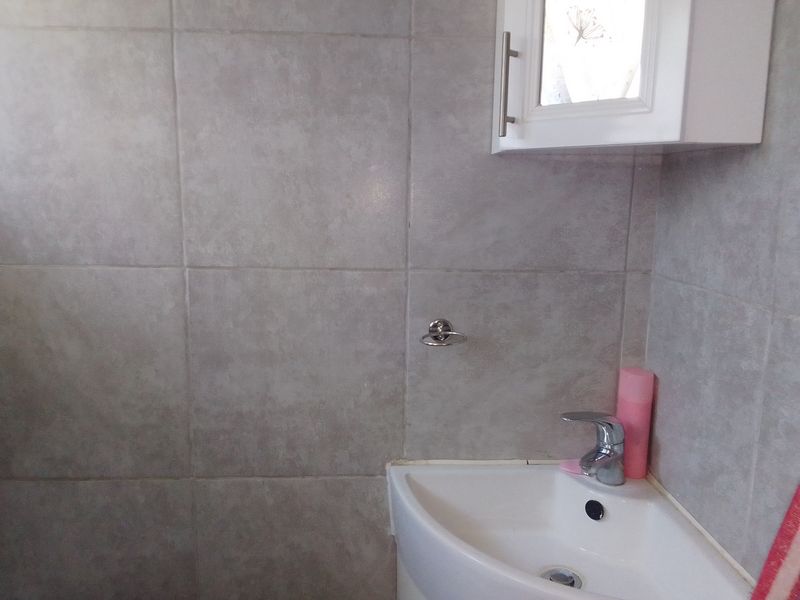 Exceptional Family Home with Income-Generating Flatlet - Photo 10