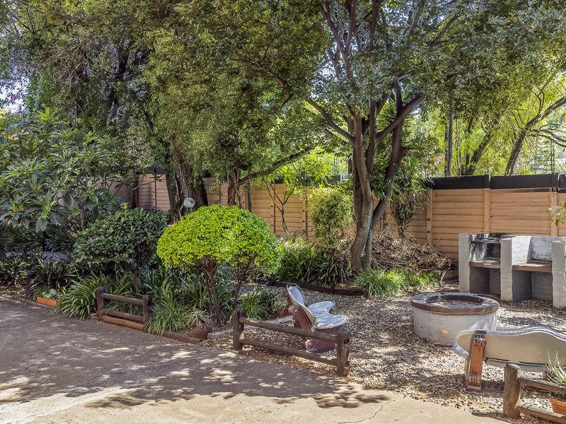 Stunning 2 Bed First Floor Apartment Near CSIR. - Photo 9