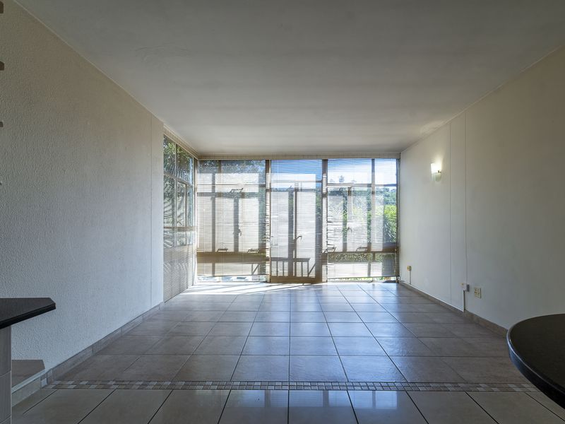 Stunning 2 Bed First Floor Apartment Near CSIR. - Photo 5