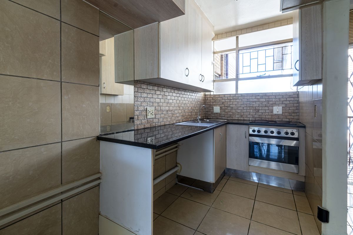 Stunning 2 Bed First Floor Apartment Near CSIR. - Photo 5