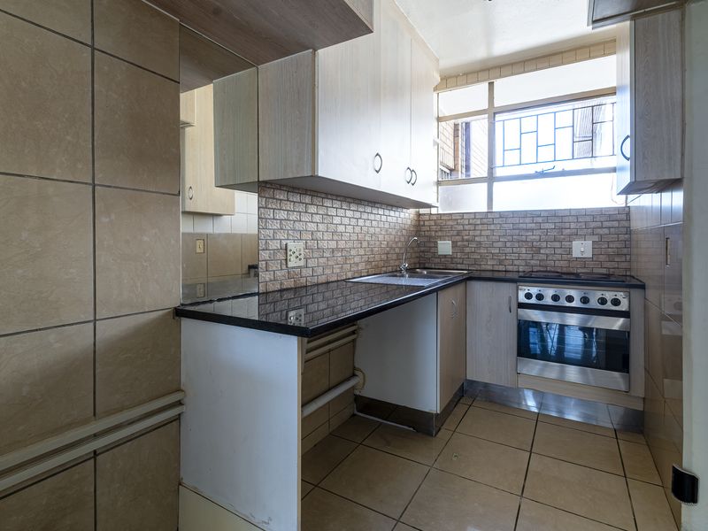 Stunning 2 Bed First Floor Apartment Near CSIR. - Photo 5