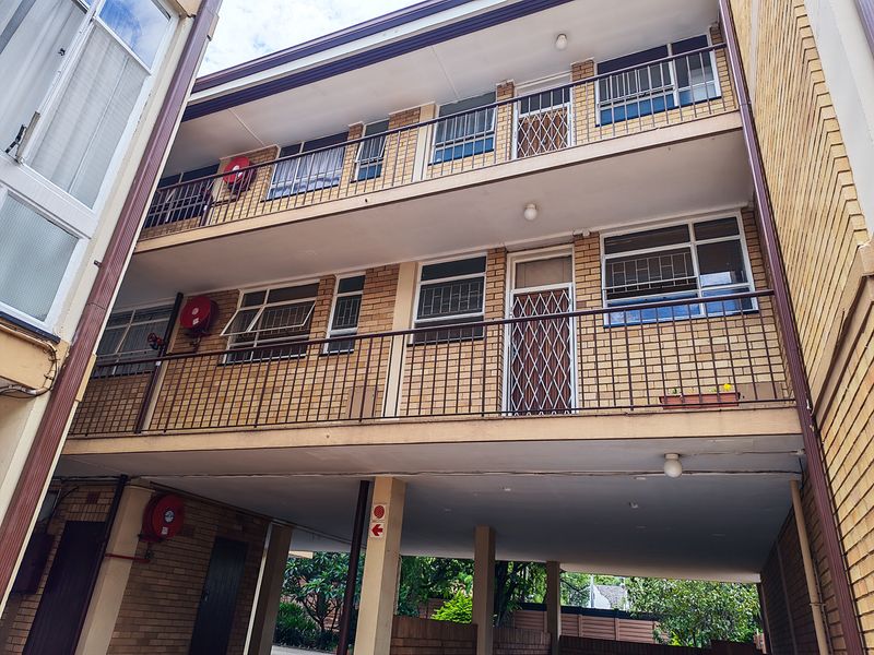 Stunning 2 Bed First Floor Apartment Near CSIR. - Photo 1