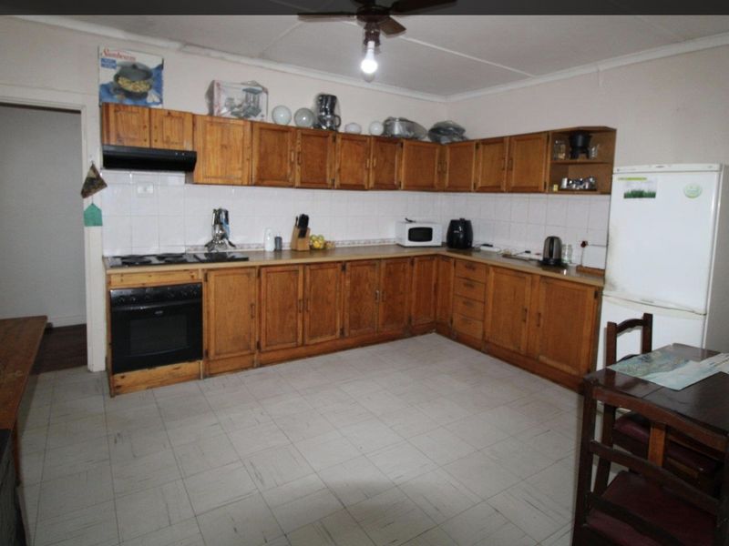 Spacious 3 bedroom home on a large erf in Summerpride - Photo 8