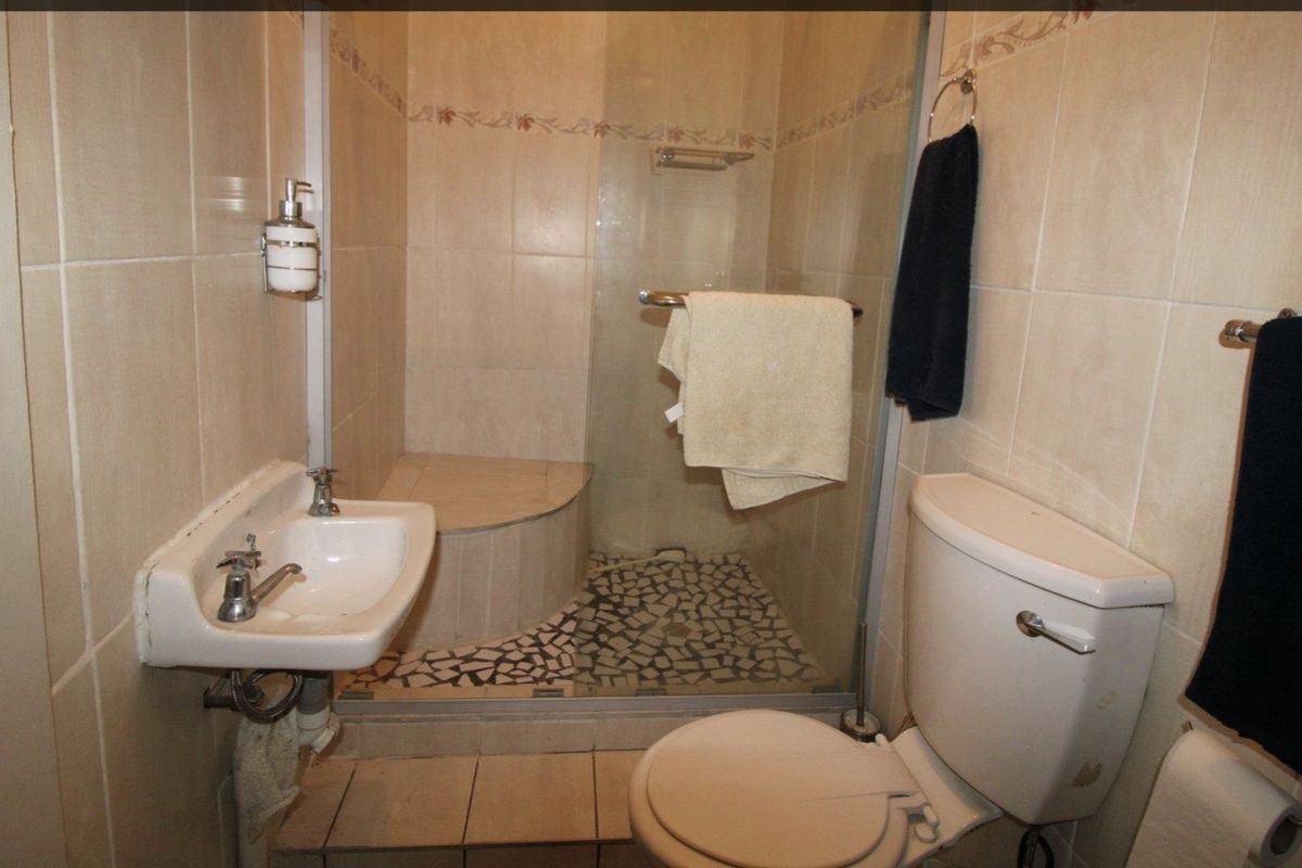 Spacious 3 bedroom home on a large erf in Summerpride - Photo 2