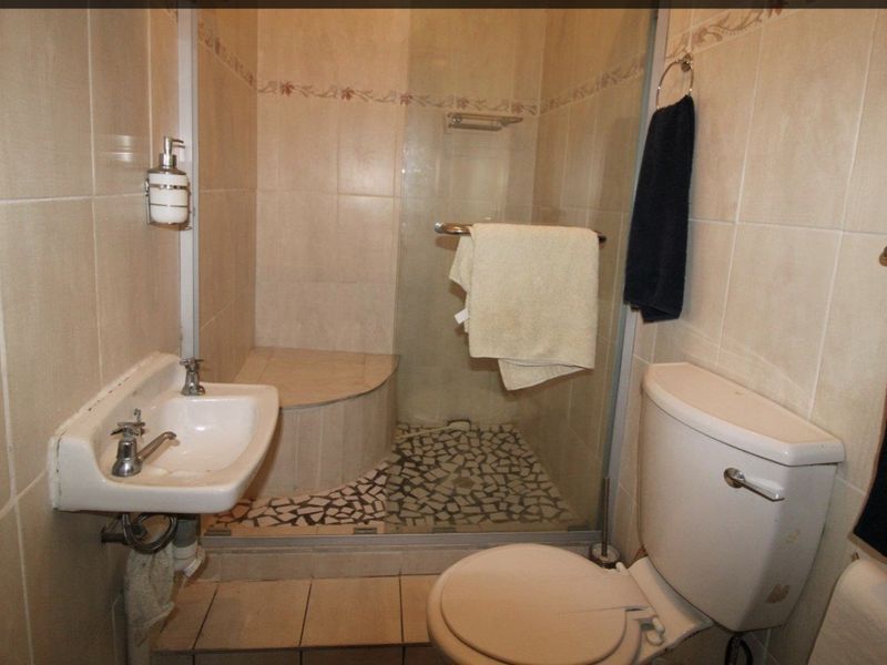 Spacious 3 bedroom home on a large erf in Summerpride - Photo 2