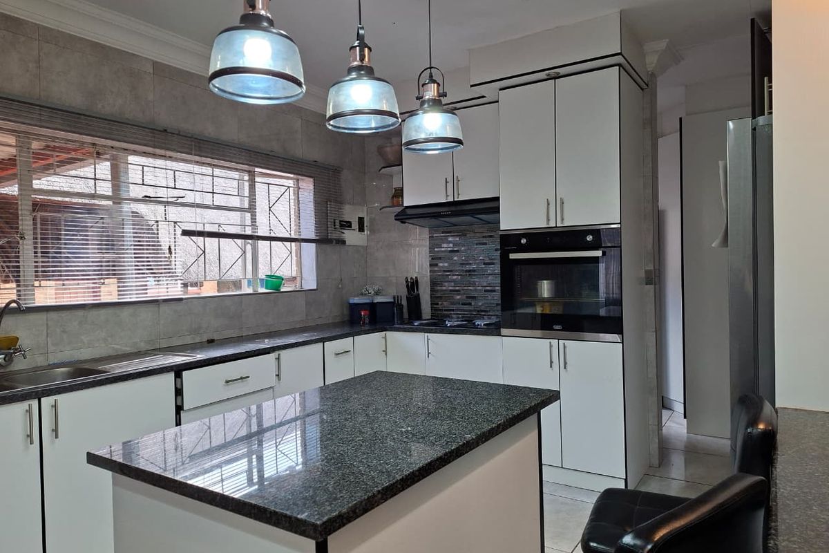 Spacious Family Home with Investment Potential - Photo 5