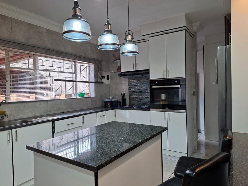 Spacious Family Home with Investment Potential - Photo 5