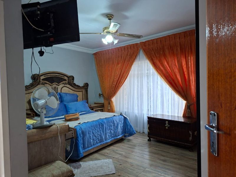 Spacious Family Home with Investment Potential - Photo 10