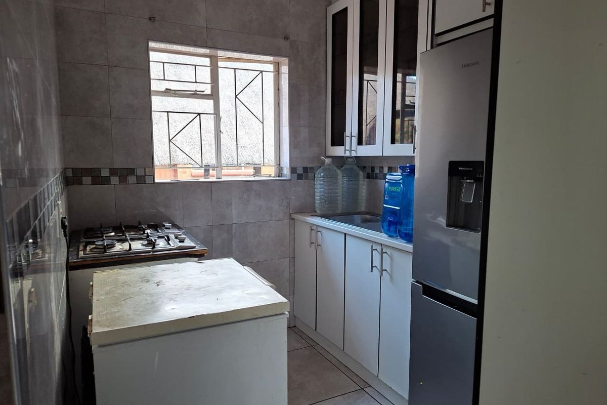 Spacious Family Home with Investment Potential - Photo 4