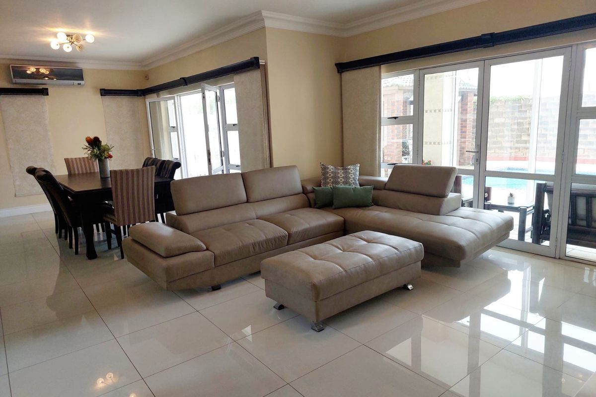 Luxurious Furnished Townhouse in a Prime Location - Photo 5