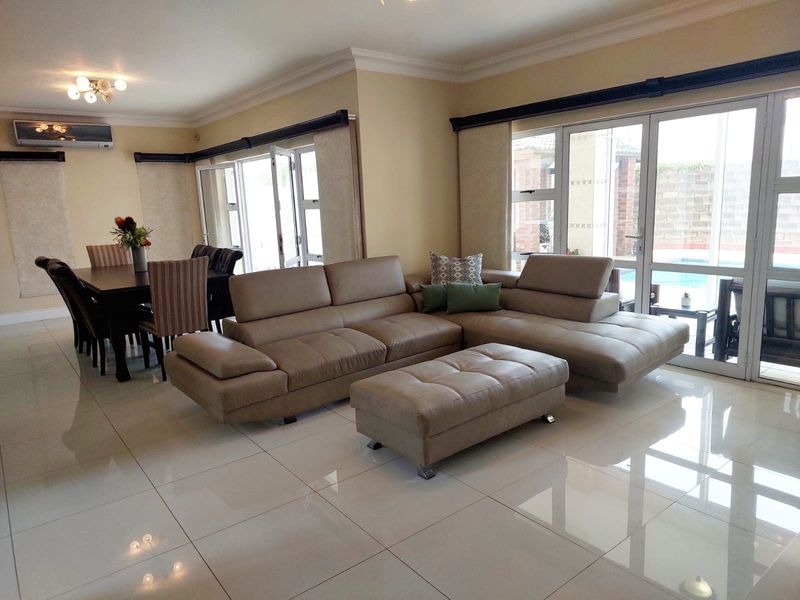 Luxurious Furnished Townhouse in a Prime Location - Photo 5