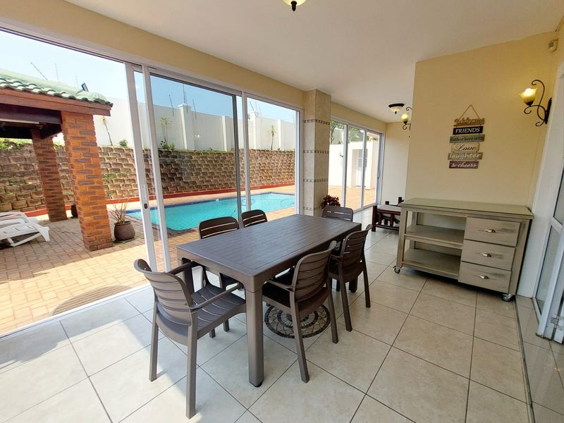 Luxurious Furnished Townhouse in a Prime Location - Photo 2