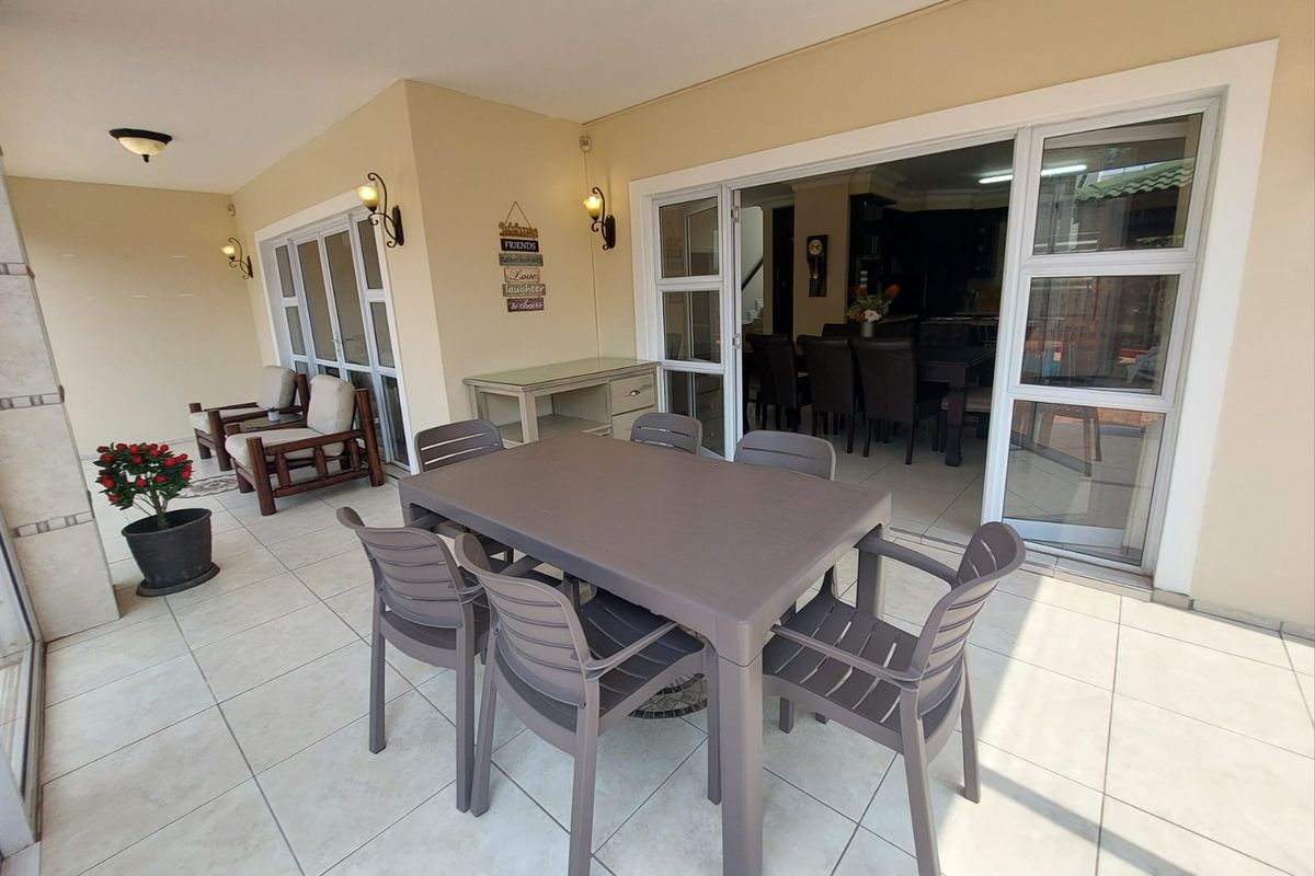 Luxurious Furnished Townhouse in a Prime Location - Photo 4