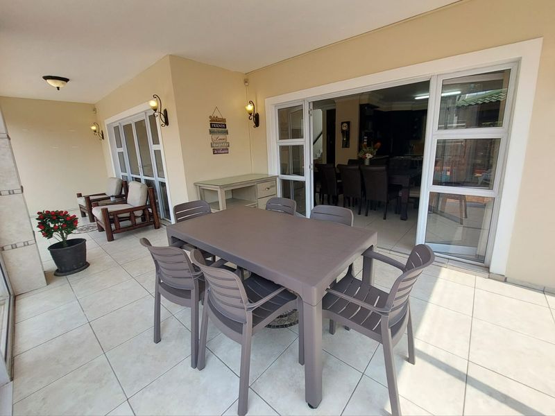 Luxurious Furnished Townhouse in a Prime Location - Photo 4