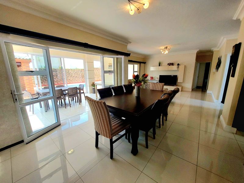 Luxurious Furnished Townhouse in a Prime Location - Photo 8