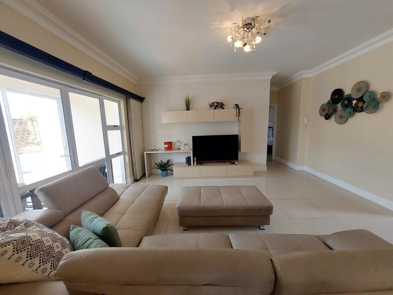 Luxurious Furnished Townhouse in a Prime Location - Photo 6