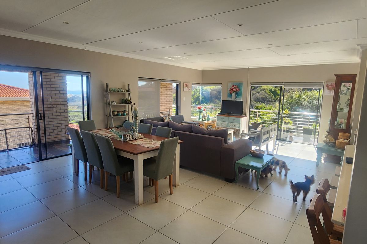 Versatile double-storey home with sea views and exceptional income potential. - Photo 4