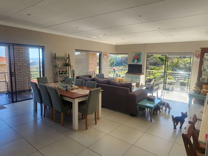 Versatile double-storey home with sea views and exceptional income potential. - Photo 4