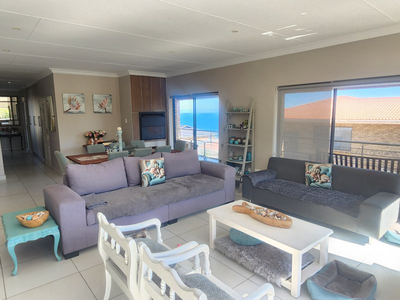 Versatile double-storey home with sea views and exceptional income potential. - Photo 8