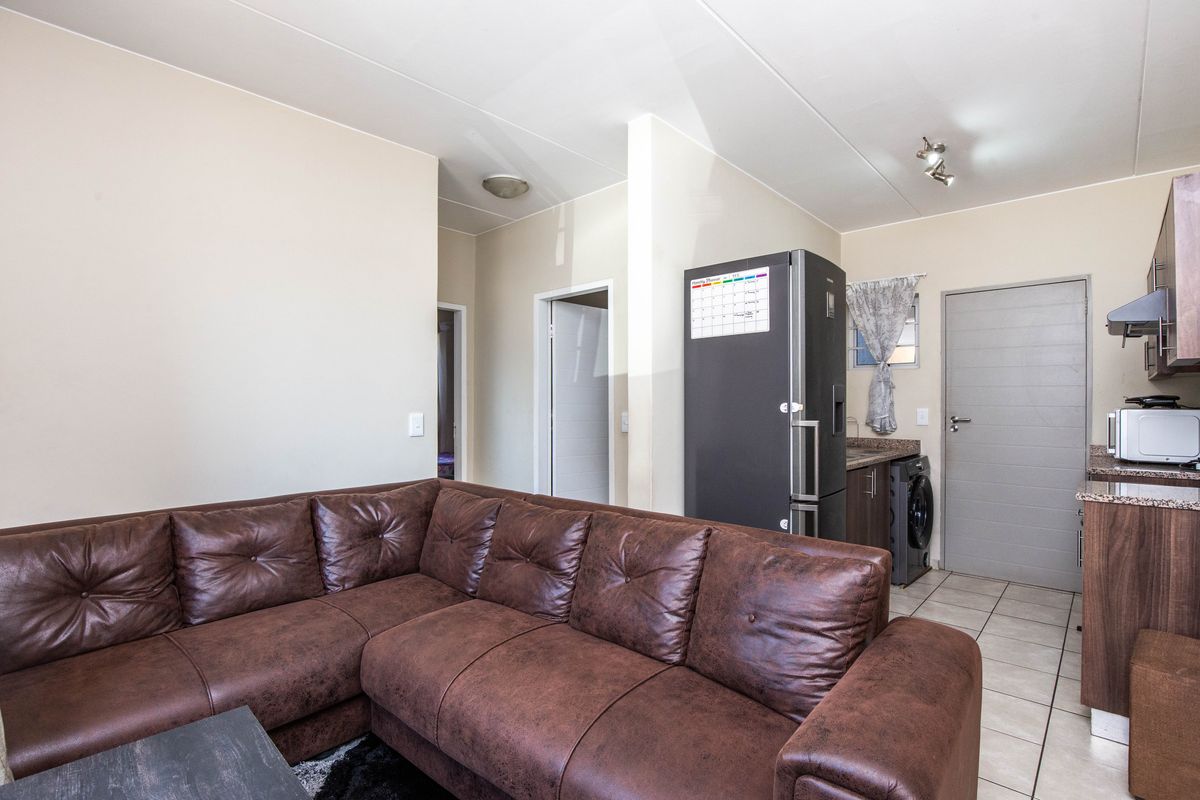 Comfort Living At It's Best - Photo 3