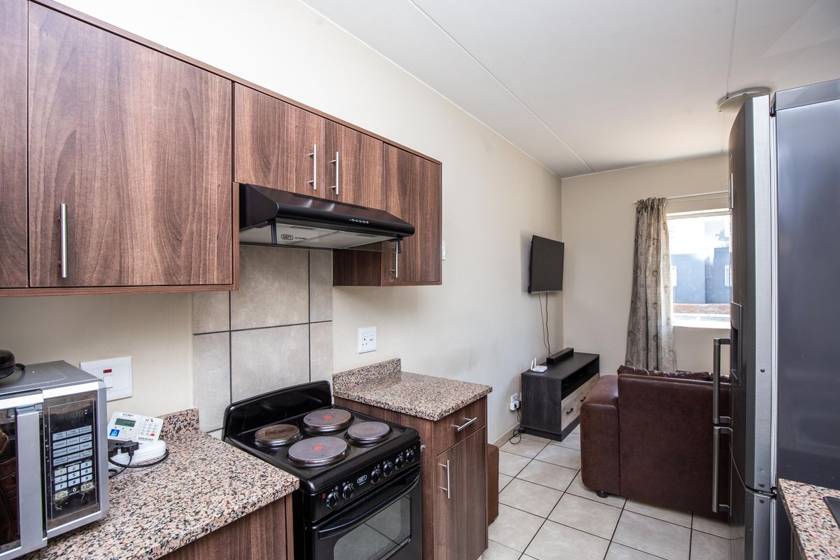 Comfort Living At It's Best - Photo 5