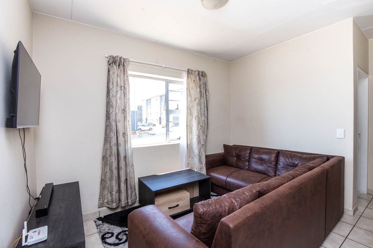 Comfort Living At It's Best - Photo 2