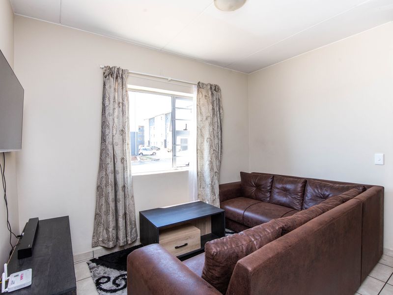 Comfort Living At It's Best - Photo 2