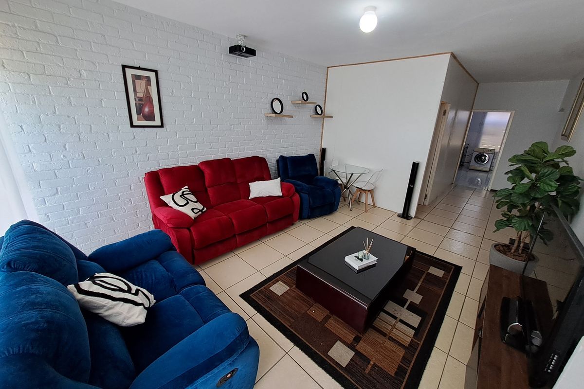 Elegant Ground-Floor Apartment in Windsor East — Bordering Robin Hills with Gardens & Secure Parking - Photo 3