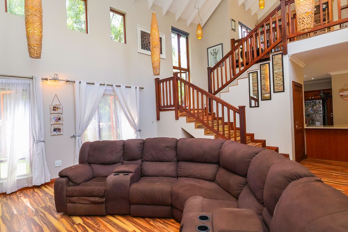 Spacious Luxury Living Amid Hartbeespoort Dam and Mountains - Photo 4