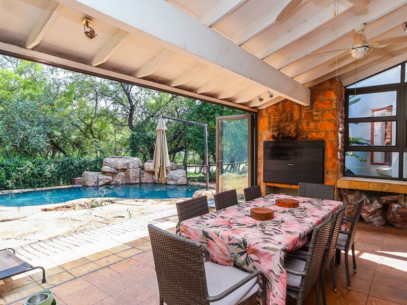 Spacious Home in sought after estate! - Photo 1