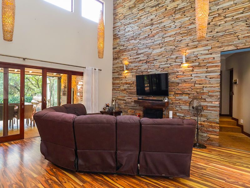 Spacious Luxury Living Amid Hartbeespoort Dam and Mountains - Photo 5